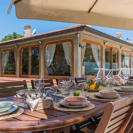 Villa Micol 10 *