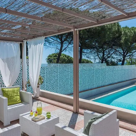 Villa Micol 10 *